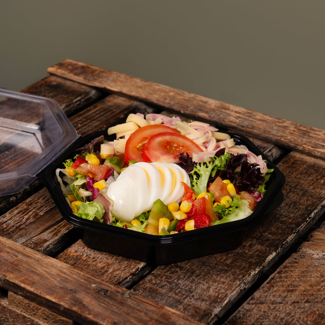 Salat med ost og skinke